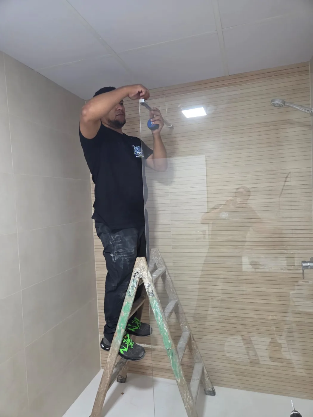 Alicatado de ducha — trabajo real de Anra Multiservicios